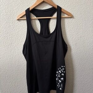 Lululemon women’s size 12 Swiftly Tech Tank black, insect print “Collom”